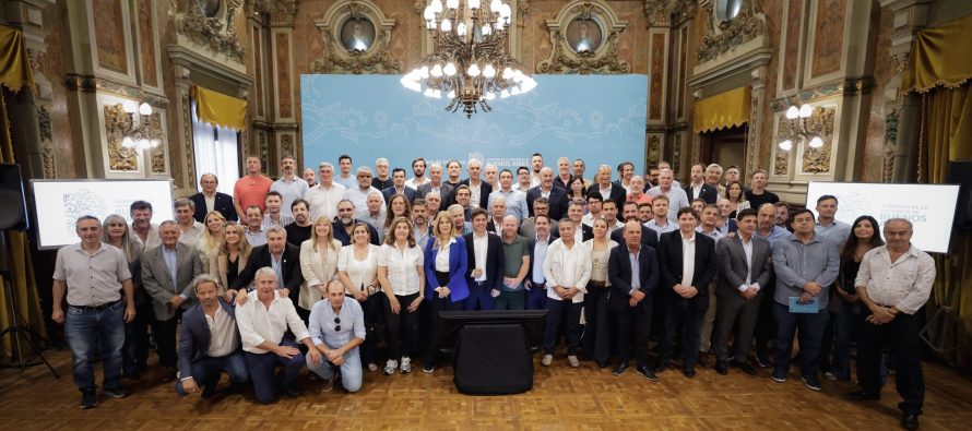 Kicillof junto a los intendentes: “La Provincia y los municipios no les vamos a dar la espalda a los bonaerenses”