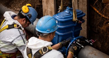 AySA inició un operativo de renovación de dos importantes válvulas en Tigre