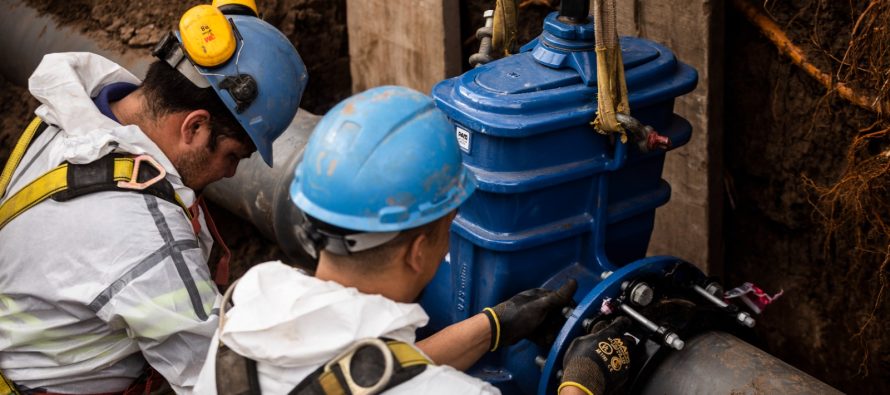 AySA inició un operativo de renovación de dos importantes válvulas en Tigre