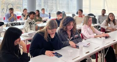 Escobar brinda un taller gratuito para jóvenes sobre diplomacia y cambio climático