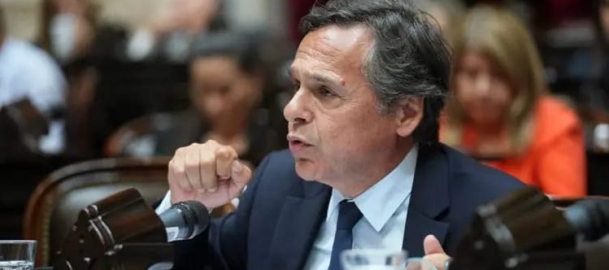 Diego Giuliano exige una consulta popular vinculante para defender los glaciares y el agua de los argentinos