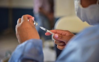 Escobar alertó que Nación no entrega vacunas