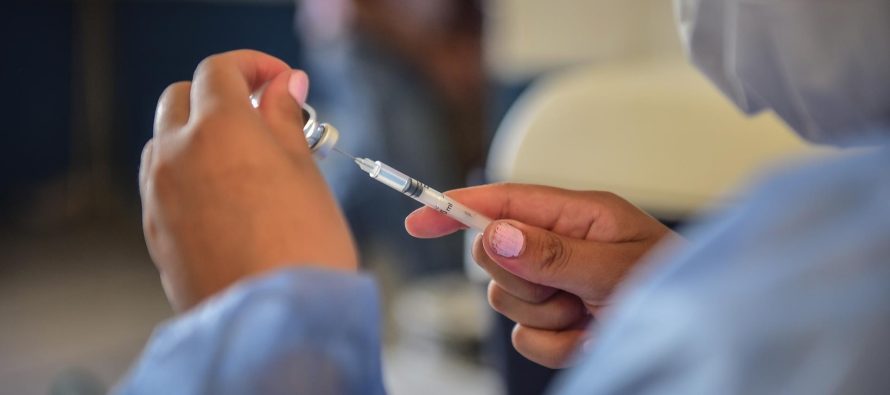 Escobar alertó que Nación no entrega vacunas