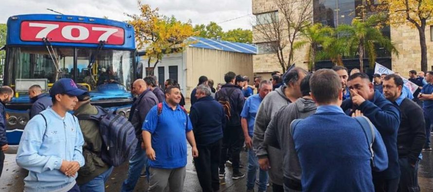San Isidro: Trabajadores de varias líneas de colectivo cortaron Centenario