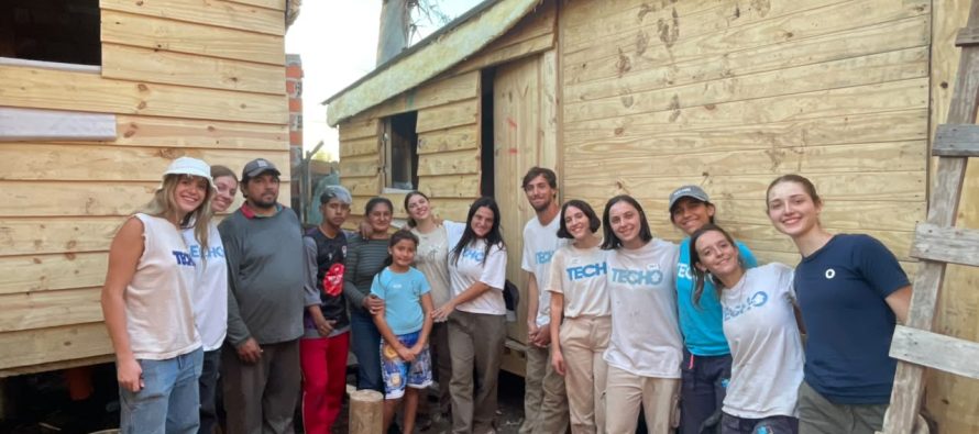 TECHO: este fin de semana más de 100 voluntarios construirán 14 viviendas de emergencia en Pilar