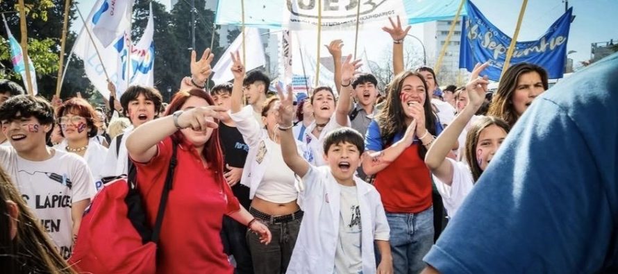 Estudiantes de zona norte marchan a 50 años de la Noche de los Lápices